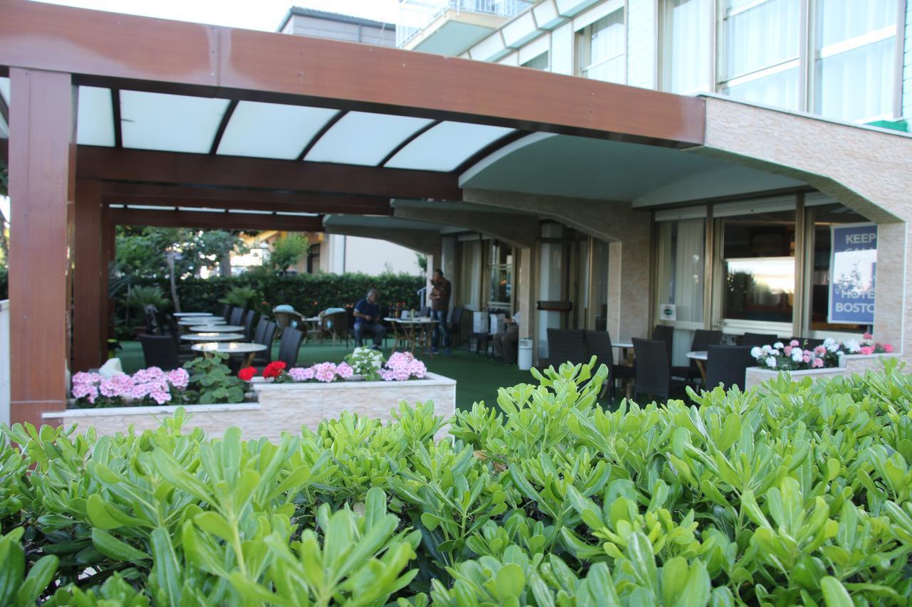 Hotel Boston อัลบา อาดริอาติกา ภายนอก รูปภาพ